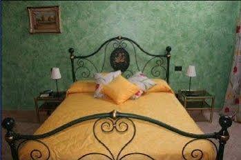 לינה וארוחת בוקר קסטיליונה דלה סטיביירה La Cascina Di Alice מראה חיצוני תמונה